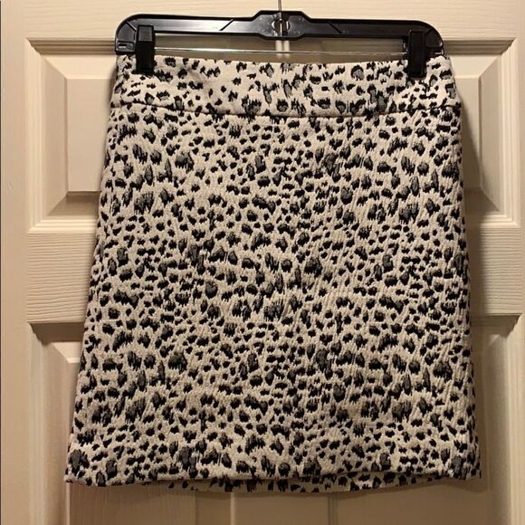 LOFT Dresses & Skirts - ✨Loft Snow leopard print skirt